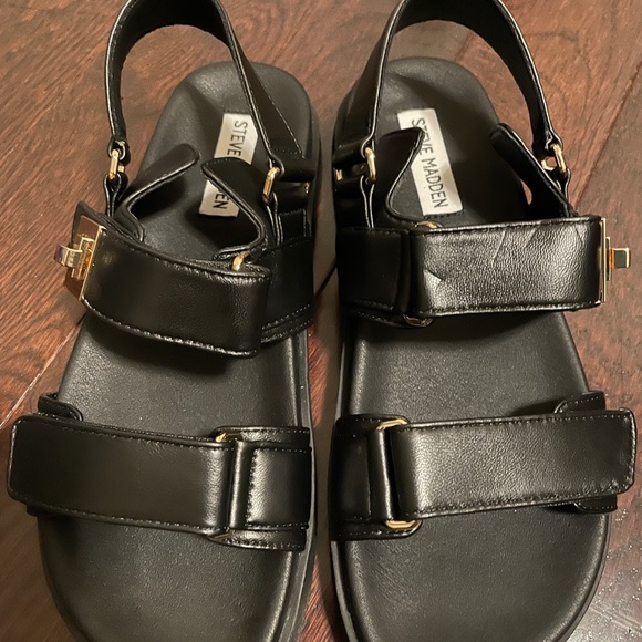 ✨BNIB✨ Steve Madden Sandals with gold hardware - Picture 3 of 7